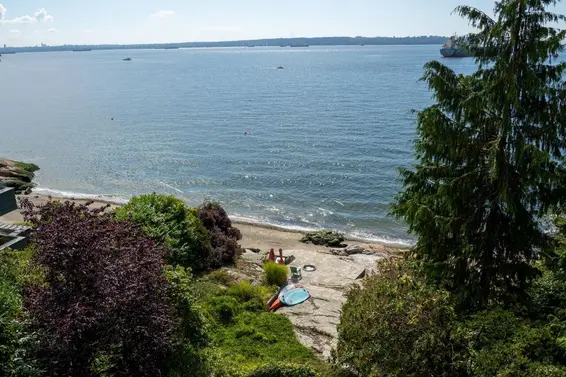 4052 Marine Drive, West Vancouver For Sale - image 18