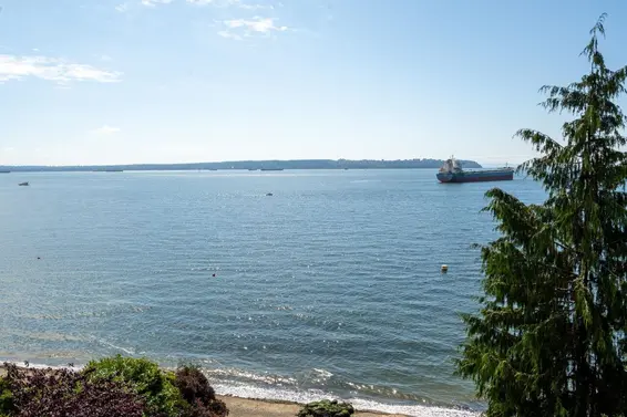 4052 Marine Drive, West Vancouver For Sale - image 19