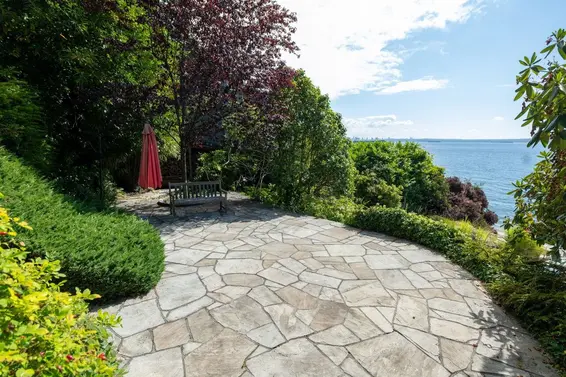 4052 Marine Drive, West Vancouver For Sale - image 21