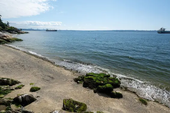 4052 Marine Drive, West Vancouver For Sale - image 25