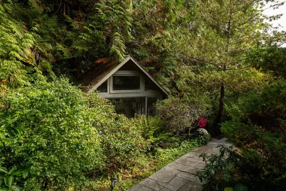 4052 Marine Drive, West Vancouver For Sale - image 28