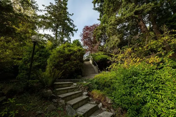 4052 Marine Drive, West Vancouver For Sale - image 30