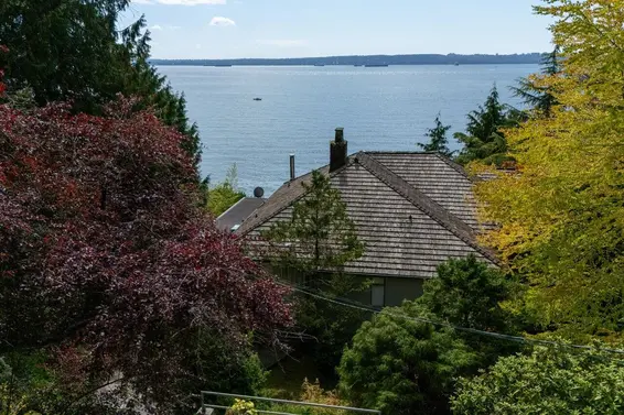 4052 Marine Drive, West Vancouver For Sale - image 4