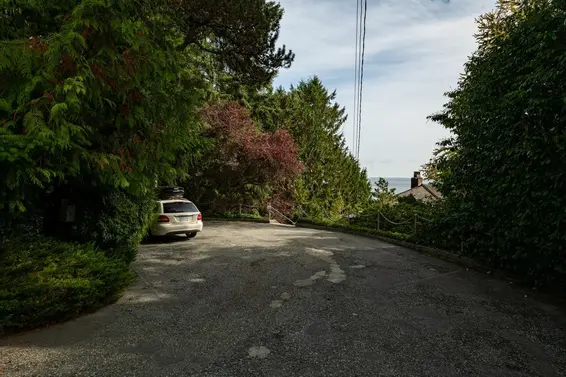 4052 Marine Drive, West Vancouver For Sale - image 7