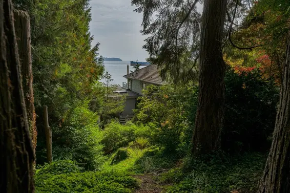 4052 Marine Drive, West Vancouver For Sale - image 9
