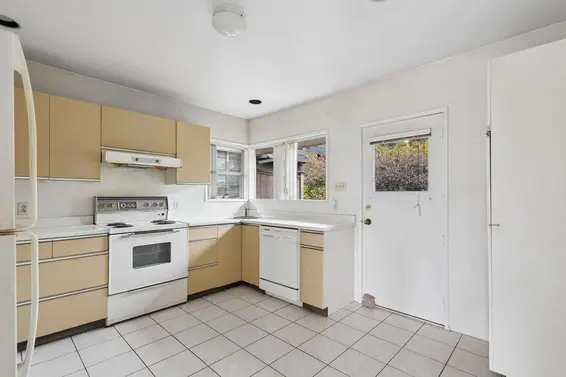 1115 Ottaburn Road, West Vancouver For Sale - image 10