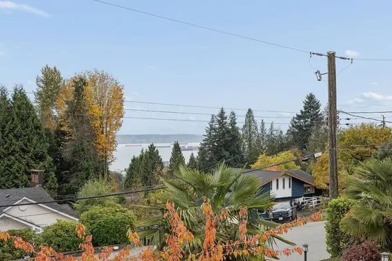 1115 Ottaburn Road, West Vancouver For Sale - image 4