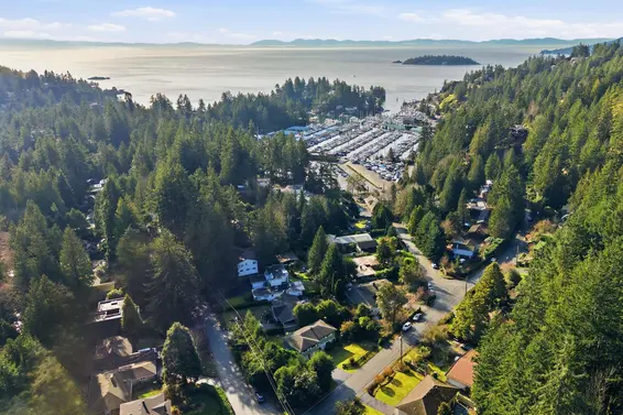 5757 Cranley Drive, West Vancouver For Sale - image 11