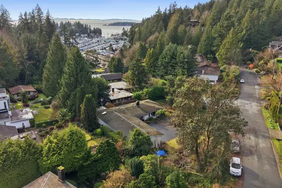 5757 Cranley Drive, West Vancouver For Sale - image 2