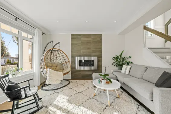 244 East 18th Street, North Vancouver For Sale - image 3