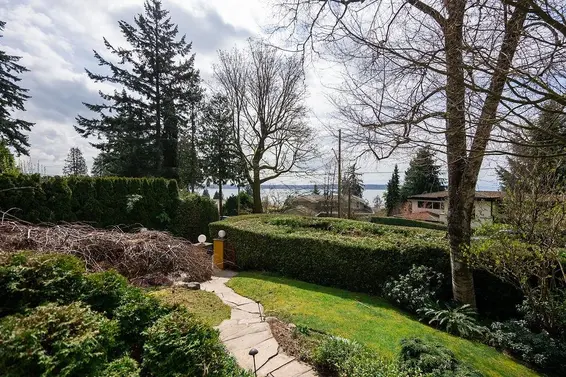 2635 Rosebery Avenue, West Vancouver For Sale - image 16