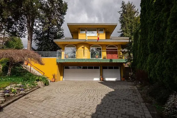 2635 Rosebery Avenue, West Vancouver For Sale - image 2