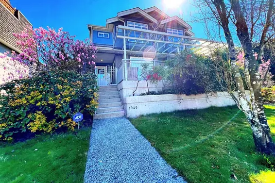 1 1940 Chesterfield Avenue, North Vancouver