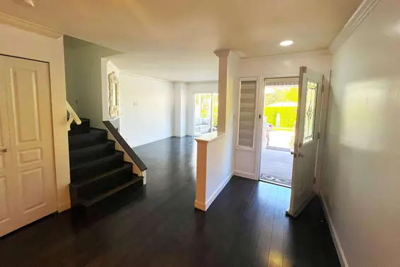 1 1940 Chesterfield Avenue, North Vancouver For Sale - image 10