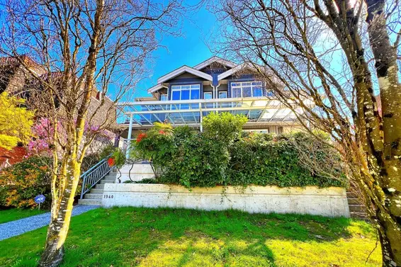 1 1940 Chesterfield Avenue, North Vancouver For Sale - image 12