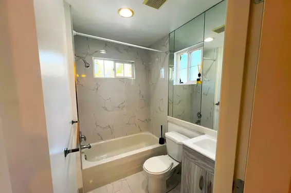 1 1940 Chesterfield Avenue, North Vancouver For Sale - image 17