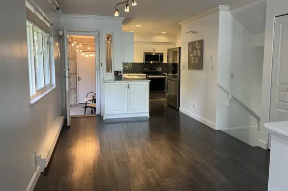1 1940 Chesterfield Avenue, North Vancouver For Sale - image 23