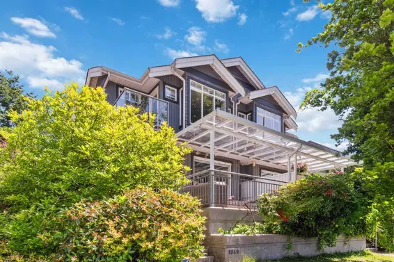 1 1940 Chesterfield Avenue, North Vancouver For Sale - image 34