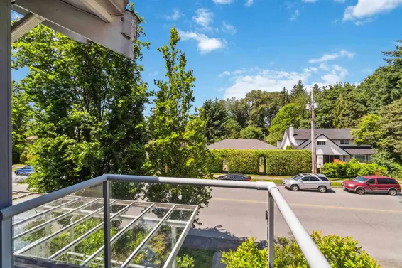 1 1940 Chesterfield Avenue, North Vancouver For Sale - image 36