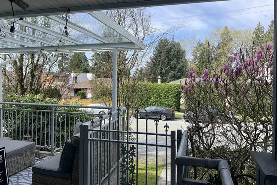 1 1940 Chesterfield Avenue, North Vancouver For Sale - image 4