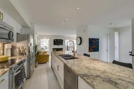4 265 East 8th Street, North Vancouver For Sale - image 10