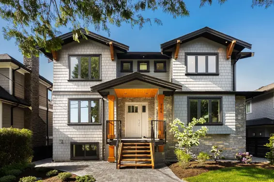 744 East 17Th Street, North Vancouver