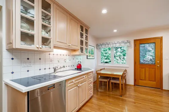4651 Valley Road, North Vancouver For Sale - image 18