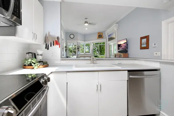 411 128 West 8th Street, North Vancouver For Sale - image 10