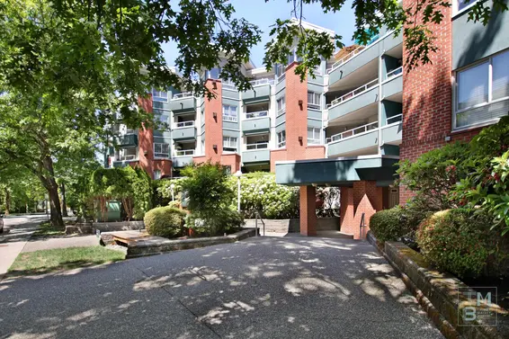 411 128 West 8th Street, North Vancouver For Sale - image 4