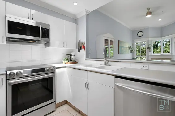 411 128 West 8th Street, North Vancouver For Sale - image 8