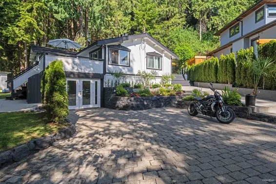 3870 Emerald Drive, North Vancouver For Sale - image 2