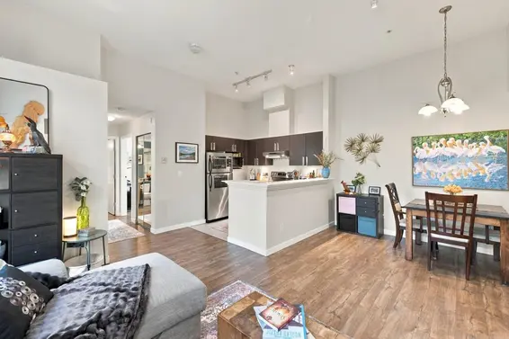 401 137 East 1st Street, North Vancouver For Sale - image 2