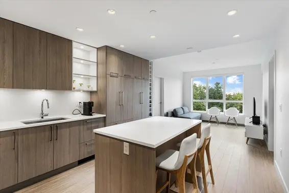 308 733 East 3Rd Street, North Vancouver