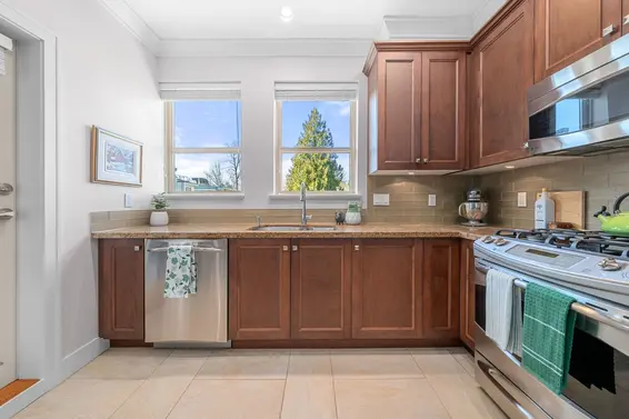 5 897 Premier Street, North Vancouver For Sale - image 10