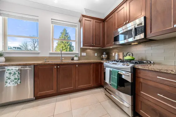 5 897 Premier Street, North Vancouver For Sale - image 11