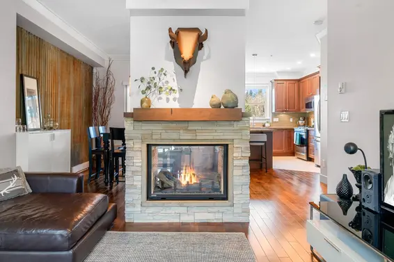 5 897 Premier Street, North Vancouver For Sale - image 4