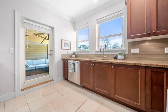 5 897 Premier Street, North Vancouver For Sale - image 8