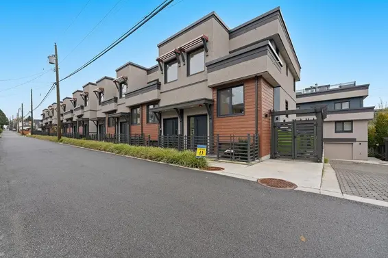 27 632 East 3rd Street, North Vancouver