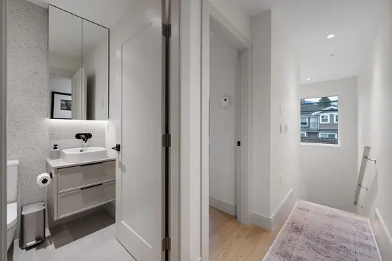 27 632 East 3rd Street, North Vancouver For Sale - image 25