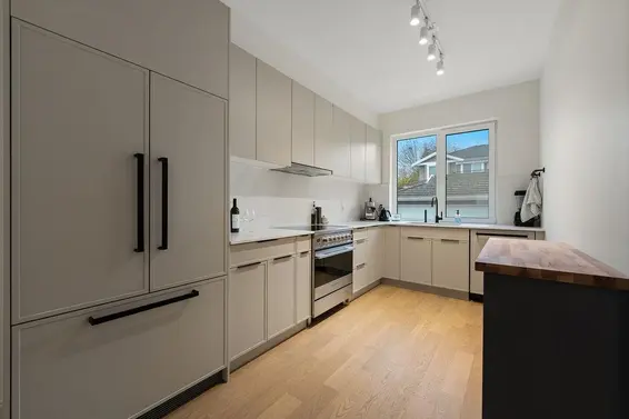 27 632 East 3rd Street, North Vancouver For Sale - image 3