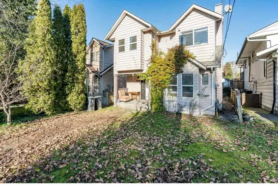 1528 Bond Street, North Vancouver For Sale - image 3