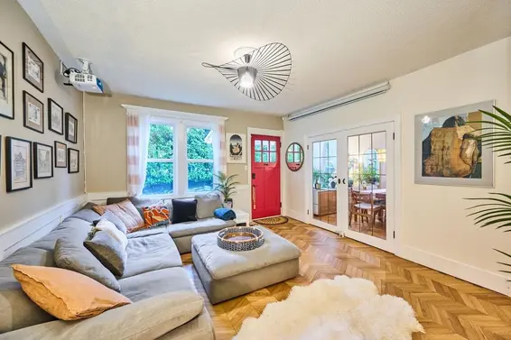 221 West 23rd Street, North Vancouver For Sale - image 2