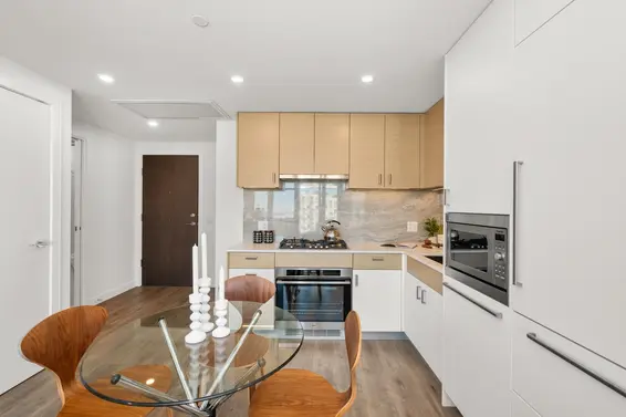 2203 200 Klahanie Court, West Vancouver For Sale - image 9