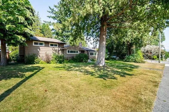 894 East 13th Street, North Vancouver For Sale - image 2