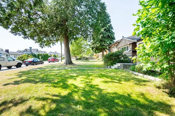 894 East 13th Street, North Vancouver For Sale - image 3