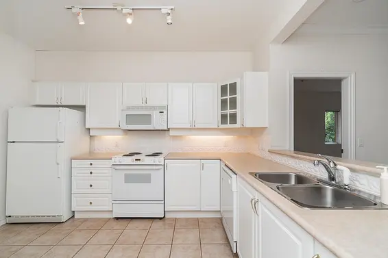 207 678 West Queens Road, North Vancouver For Sale - image 10