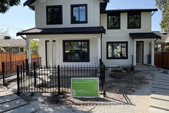261 East 23rd Street, North Vancouver For Sale - image 2
