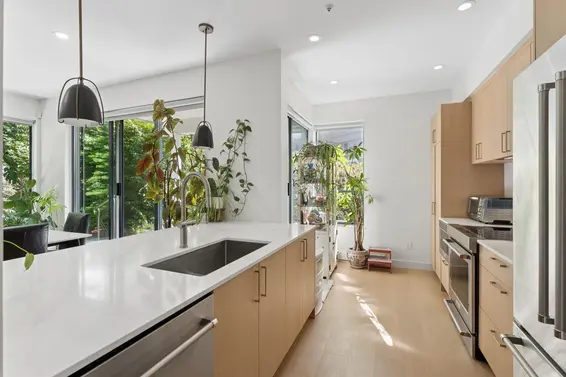 101 2242 Marine Drive Drive, West Vancouver