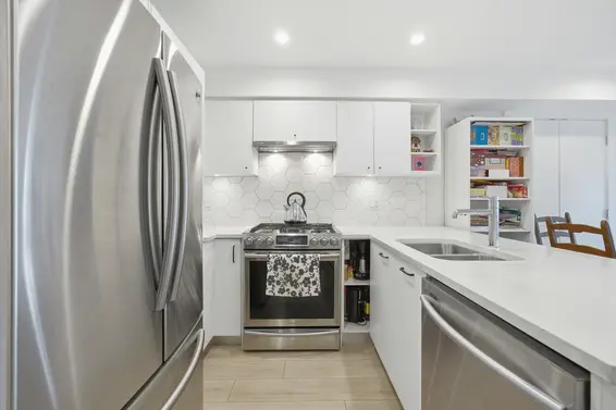 204 1519 Crown Street, North Vancouver For Sale - image 2