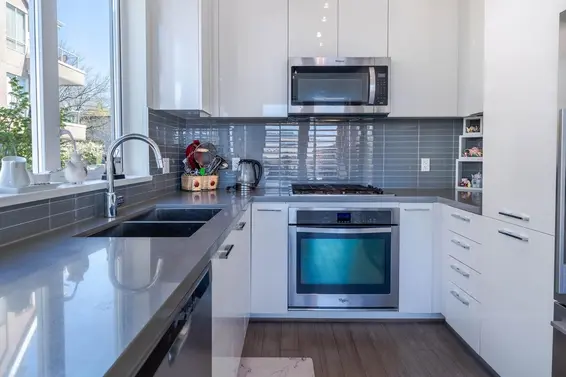 203 717 Chesterfield Avenue, North Vancouver For Sale - image 10